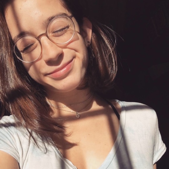 Meet your Posher, Sara! - Picture 1 of 3